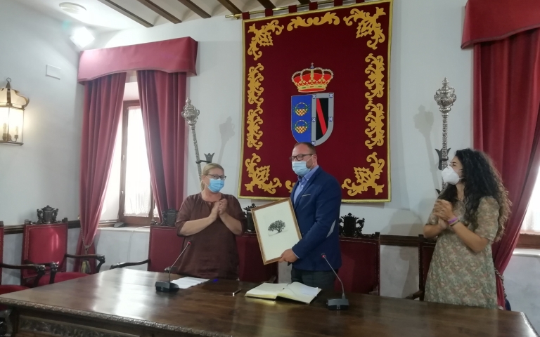 Recepción en el Ayuntamiento de Almonte al Cónsul General de Rumanía en Sevilla