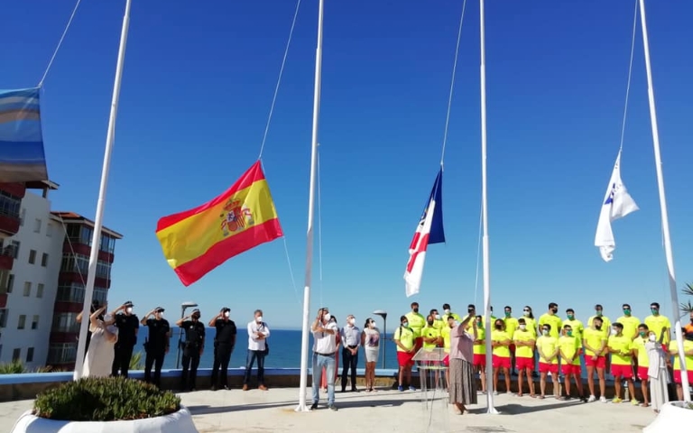 Comienzo oficial de la Temporada de Verano en Matalascañas con el izado de las banderas de ECOPLAYA y de “Q” de Calidad Turística.