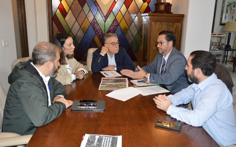 El Delegado de Fomento mantiene un encuentro de trabajo con el Alcalde de Almonte