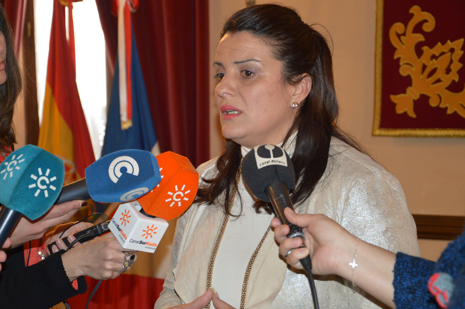 Alcaldesa-Almonte-informa-sobre-propuesta-bajada-IBI
