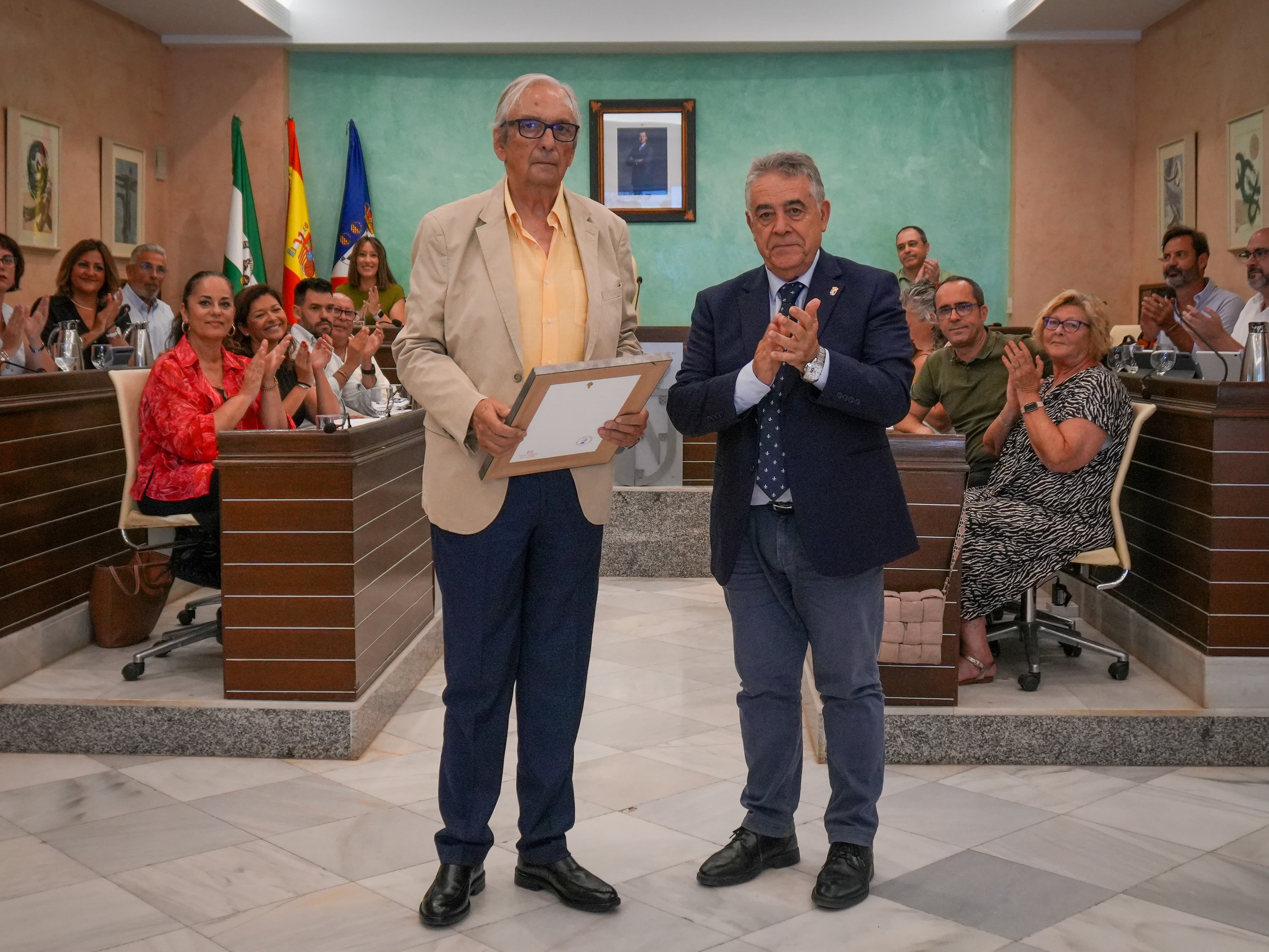 Almonte reconoce a Adolfo Asuar, uno de sus médicos más recordados: vocación, entrega y humanidad al servicio de un pueblo