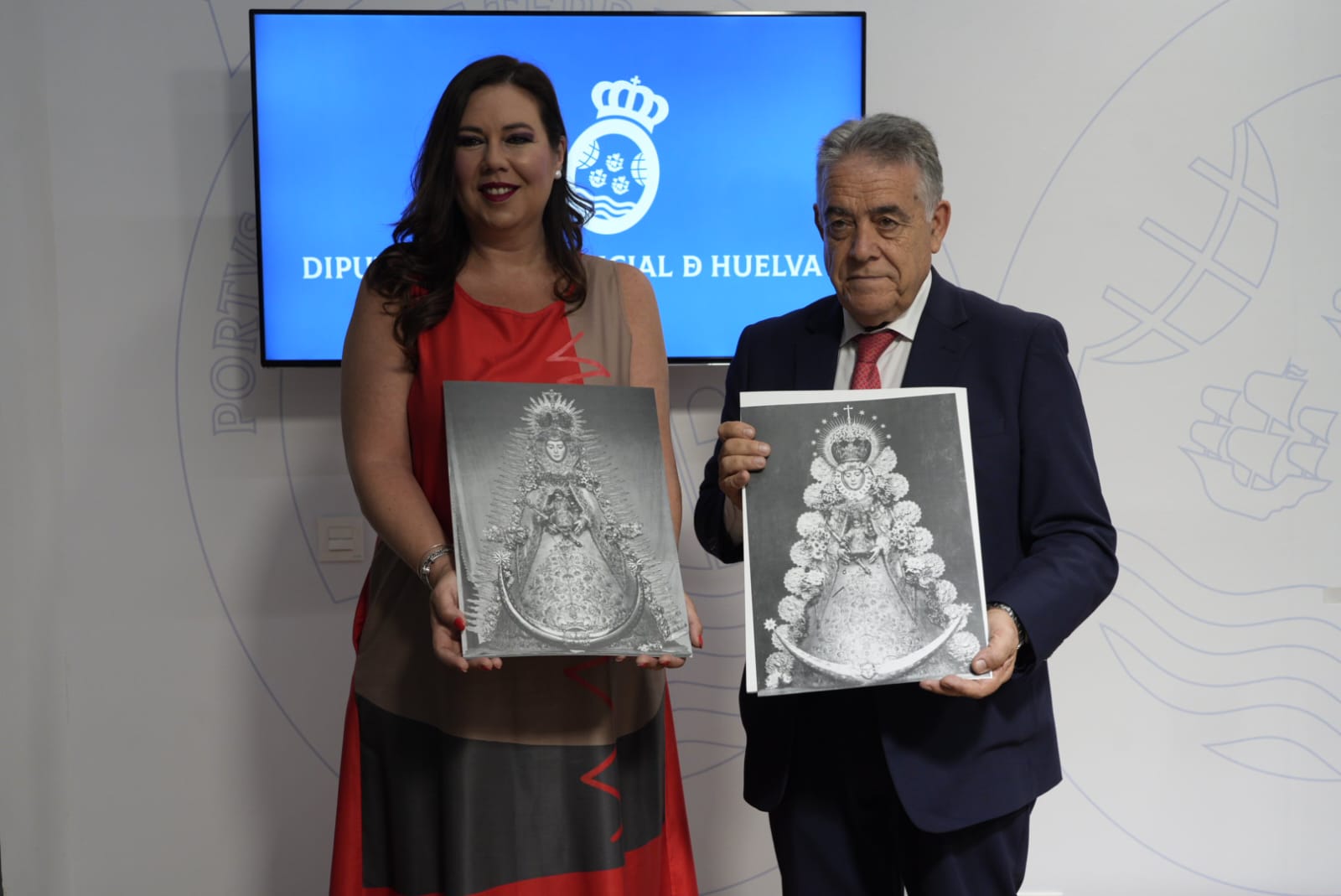 Ayuntamiento y Diputación presentan las láminas del Rocío 2025