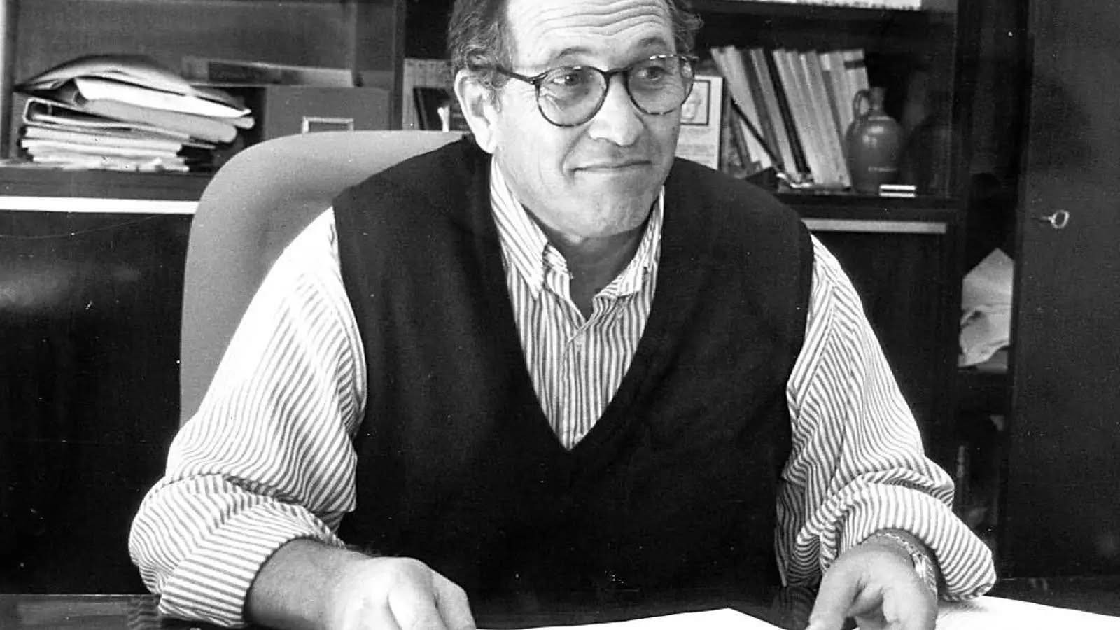 El Ayuntamiento de Almonte aprueba renombrar el CEIP Los Taranjales con el nombre de Fernando Espinosa para honrar su legado educativo