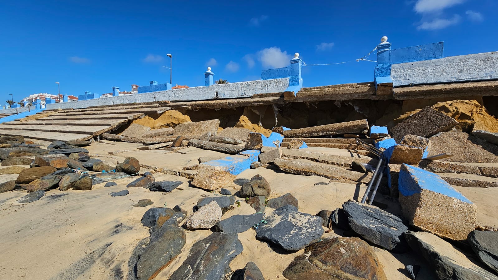 El Ayuntamiento de Almonte solicita al Gobierno la declaración de emergencia en el litoral de Matalascañas ante el grave deterioro del paseo marítimo
