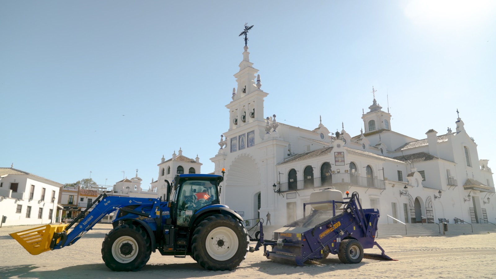 El nuevo plan de mantenimiento de las calles de El Rocío se consolida como un sistema eficaz y estable en plena Navidad