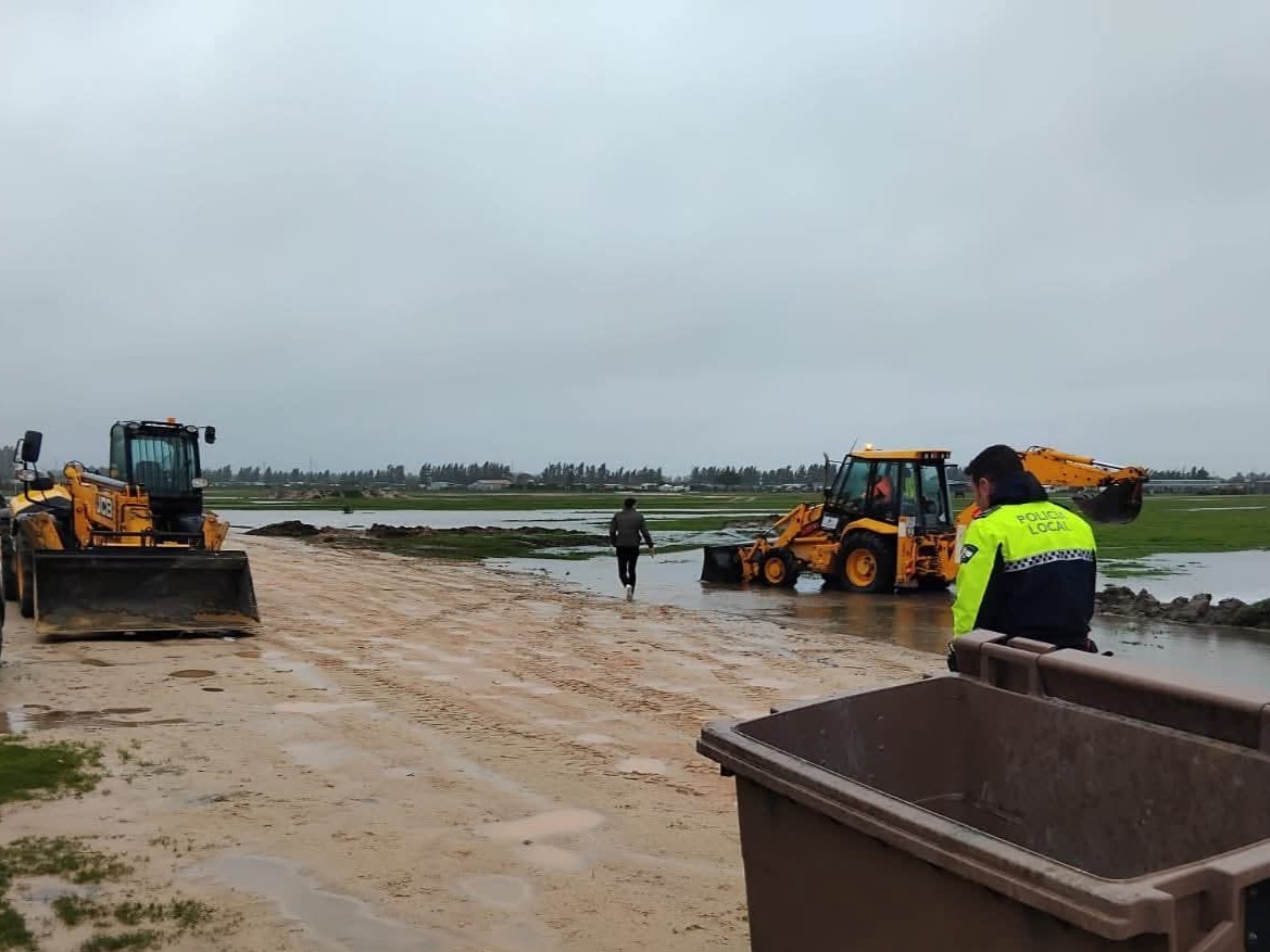 Las lluvias en El Rocío reavivan la alerta municipal sobre el Caño Marín y la colmatación de la marisma