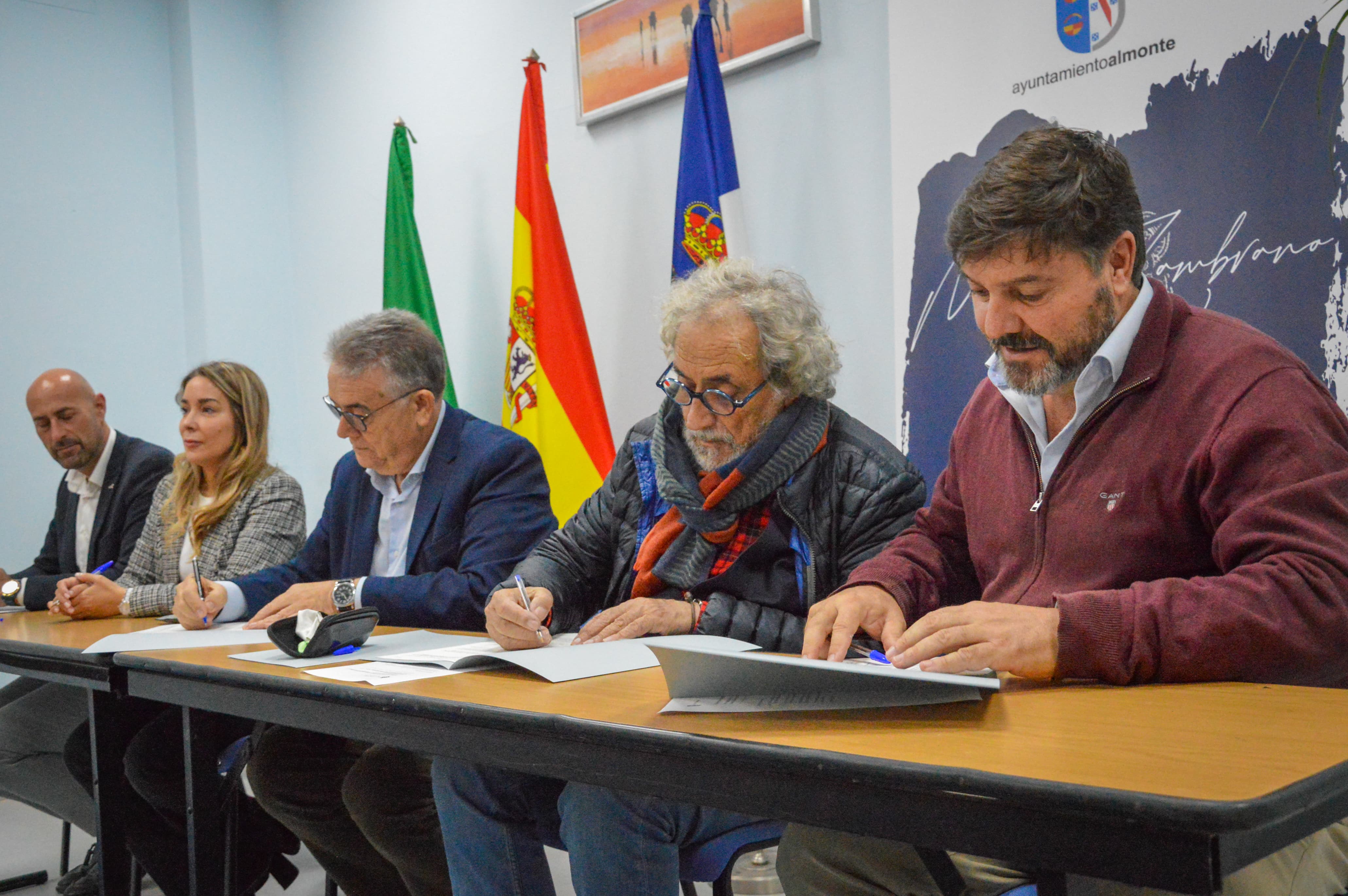 El Ayuntamiento de Almonte refuerza su compromiso con la cooperación internacional a través de los convenios con Ibermed y Voluntarios por Otro Mundo