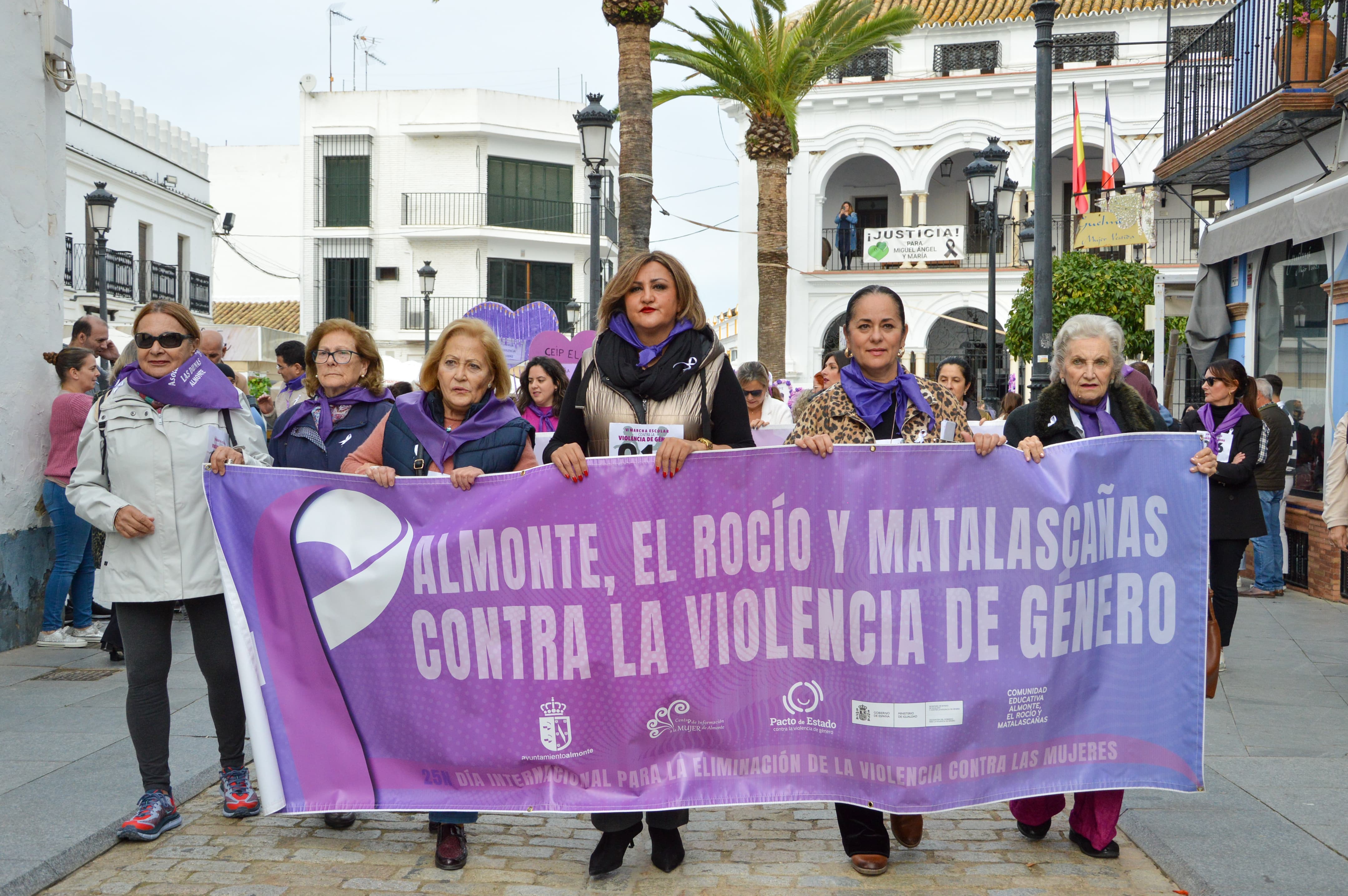Los jóvenes de Almonte alzan la voz contra la violencia de género