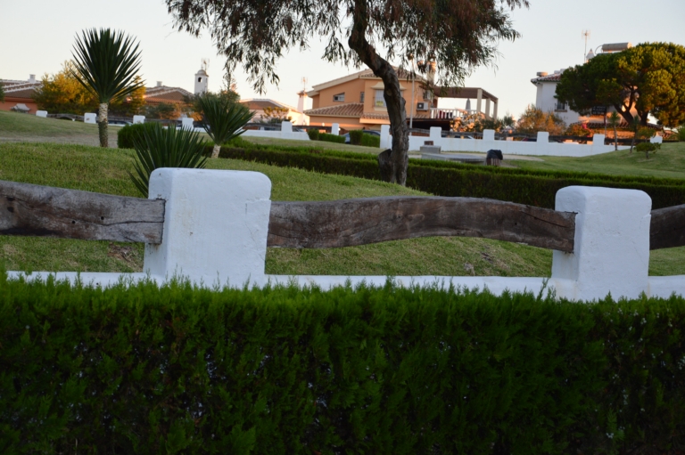 Bando de Accesos desde la Vía Pública a los Aparcamiento Privados en el núcleo de Matalascañas