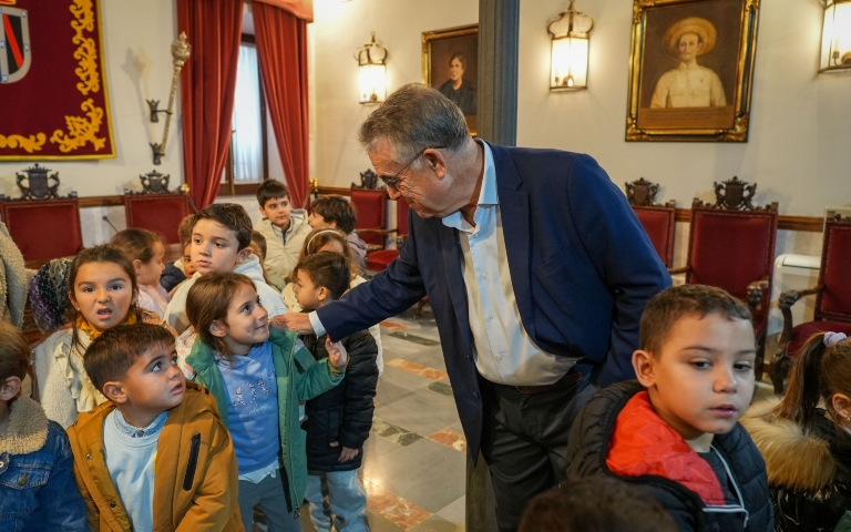 El Ayuntamiento de Almonte fomenta la educación en valores democráticos para celebrar el Día de la Constitución