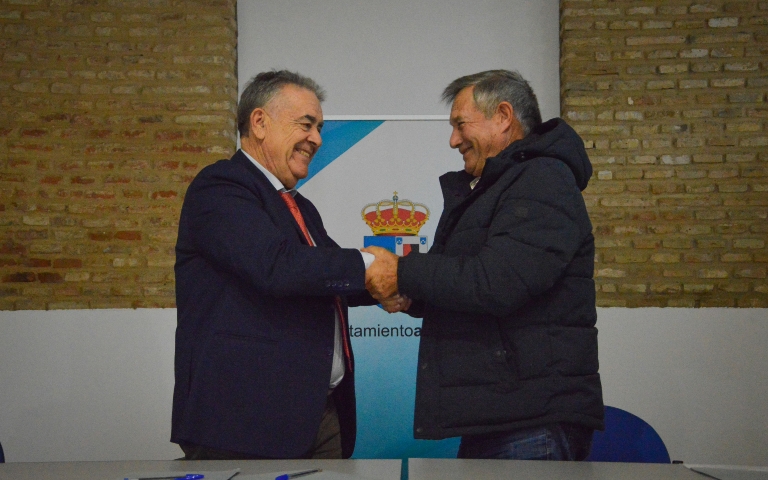 Impulso local con visión global. El Ayuntamiento de Almonte firma un convenio con la asociación de agricultores “Puerta de Doñana”