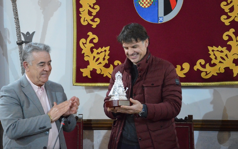 Fernando Morientes comparte su experiencia en el fútbol con escolares de Almonte