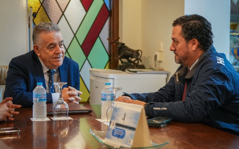 El Alcalde de Almonte analiza con el Delegado de Fomento las actuaciones para mejorar el estado de las carreteras del municipio