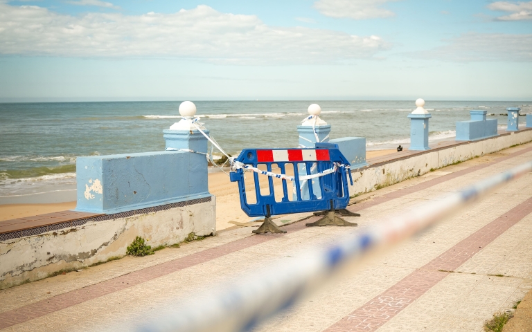 El Ayuntamiento de Almonte intervendrá de urgencia en el paseo marítimo de Matalascañas ante la demora del Gobierno en regenerar la playa