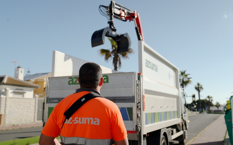 Almonte presenta la nueva flota de AZSUMA, empresa encargada de la limpieza viaria y recogida de residuos de Almonte, El Rocío y Matalascañas