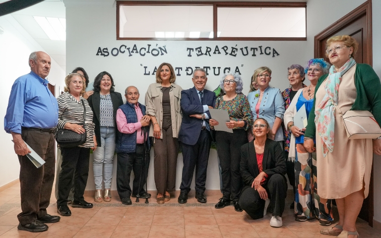 El Ayuntamiento de Almonte renueva su compromiso con las asociaciones terapéuticas del municipio