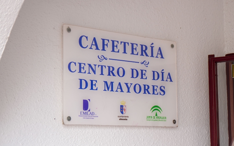 Emilad impulsa la reapertura de la cafetería del Centro de Mayores de Almonte