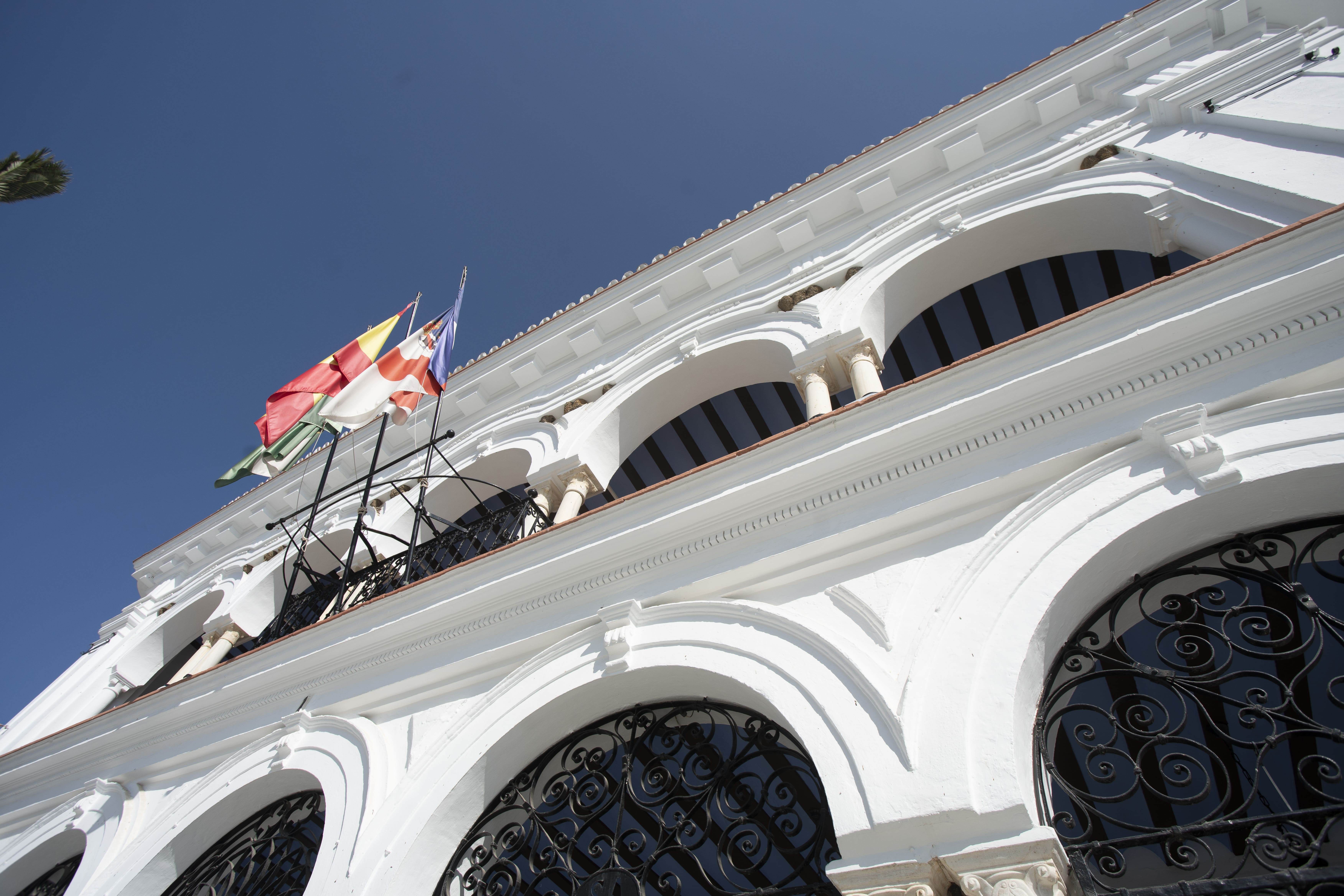 Fachada Ayto de Almonte