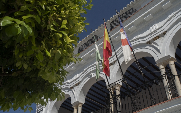 El Ayuntamiento de Almonte presenta una auditoría externa para garantizar una gestión municipal más transparente