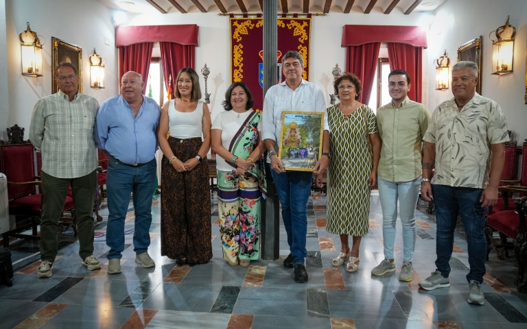 El Ayuntamiento de Almonte recibe a los organizadores de la Ofrenda Floral en vísperas de una nueva edición