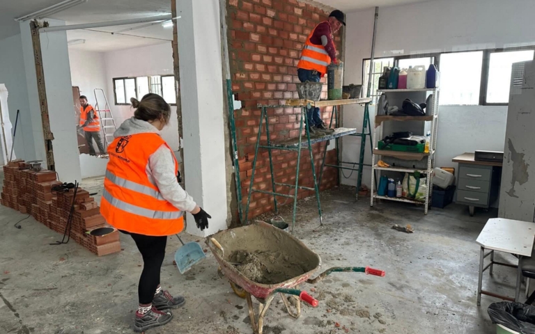 Almonte avanza hacia entornos urbanos más abiertos y funcionales con empleo local del PFEA