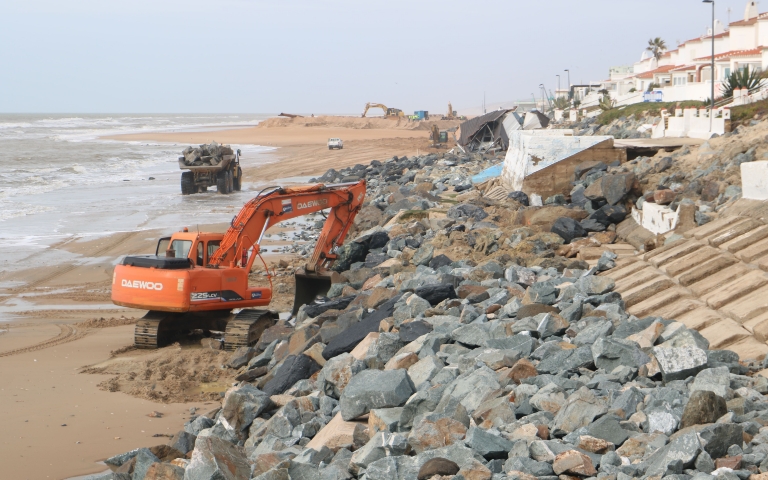 El Ayuntamiento de Almonte supervisa el avance de las obras de emergencia para la recuperación del paseo marítimo de Matalascañas