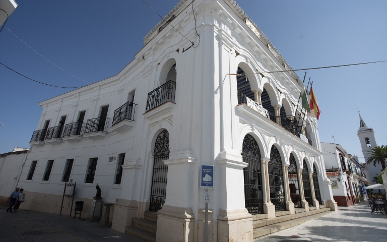 El Ayuntamiento de Almonte impulsa una modificación del PGOU para ordenar y regularizar las viviendas de temporeros en el campo