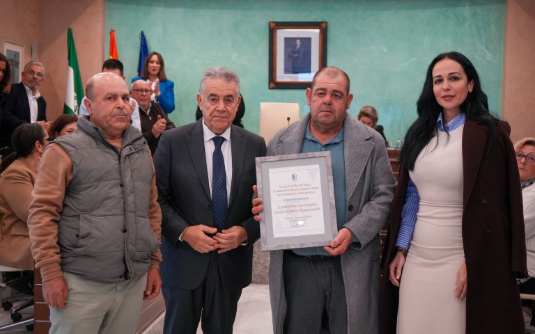 Almonte rinde homenaje en Pleno a Leoncio Espinosa, impulsor del deporte local y el compromiso social