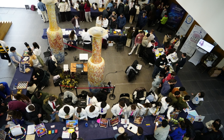 La Feria de la Ciencia reúne en Almonte a escolares y entidades científicas del municipio