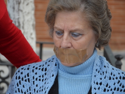 Exposición contra violencia de género 009-001