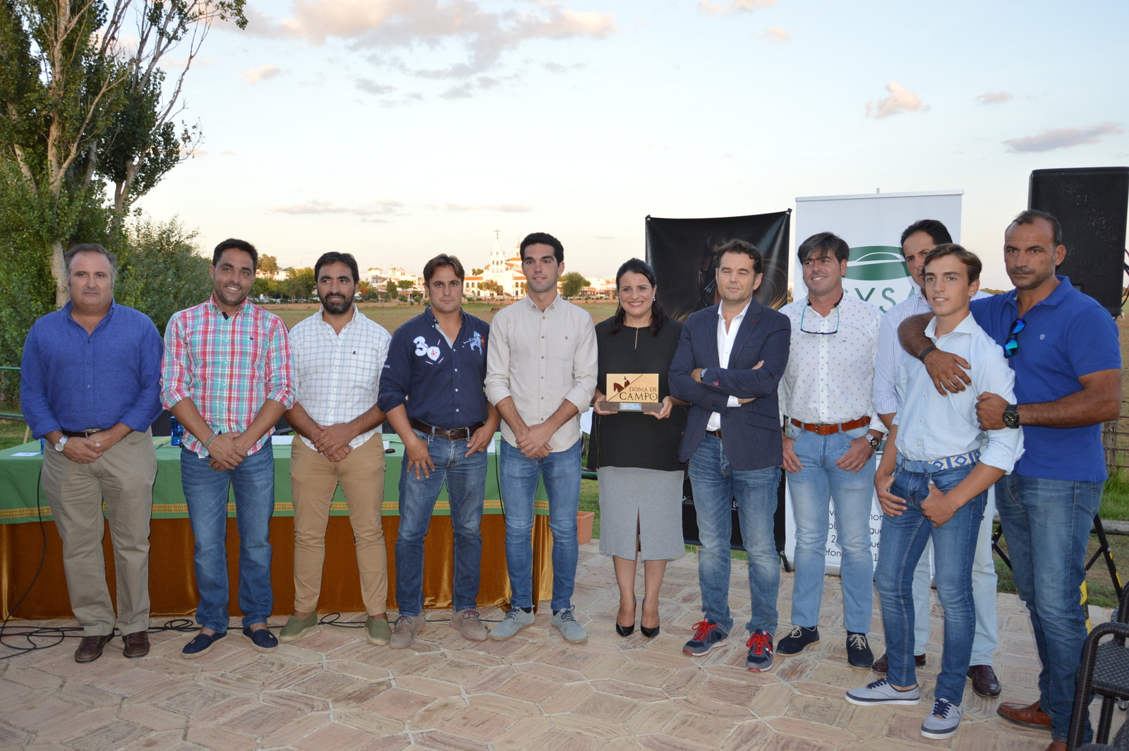 Destacados jinetes almonteños con Espinosa y con Zurita