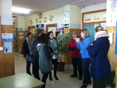 alcaldesa visita cole Matalascañas