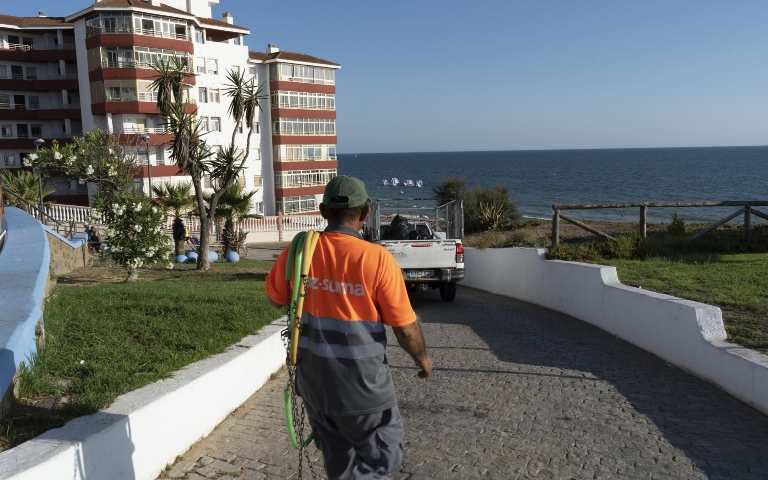 Los trabajadores de la limpieza en Almonte mejoran un 20% sus condiciones laborales y económicas
